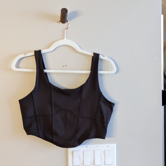 Never worn crop corset style workout tank - Picture 4 of 5